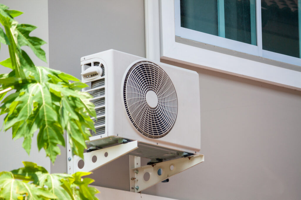 Klimaanlage nachrüsten: Möglichkeiten für Einfamilienhaus, Wohnung und Büro
